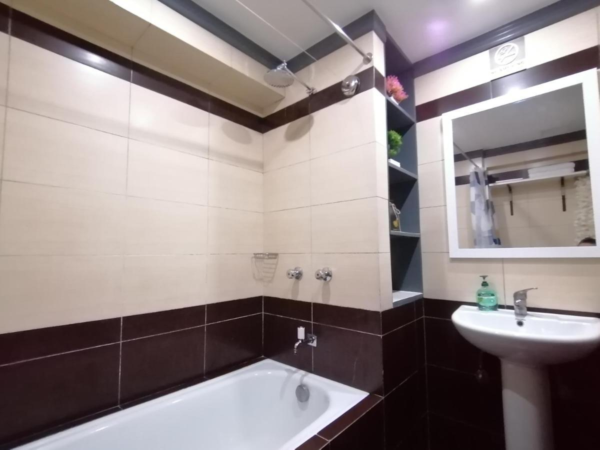Condo Azur Suites E507 Near Airport, Netflix, Stylish, Cozy With Swimming Pool Мактан Екстериор снимка