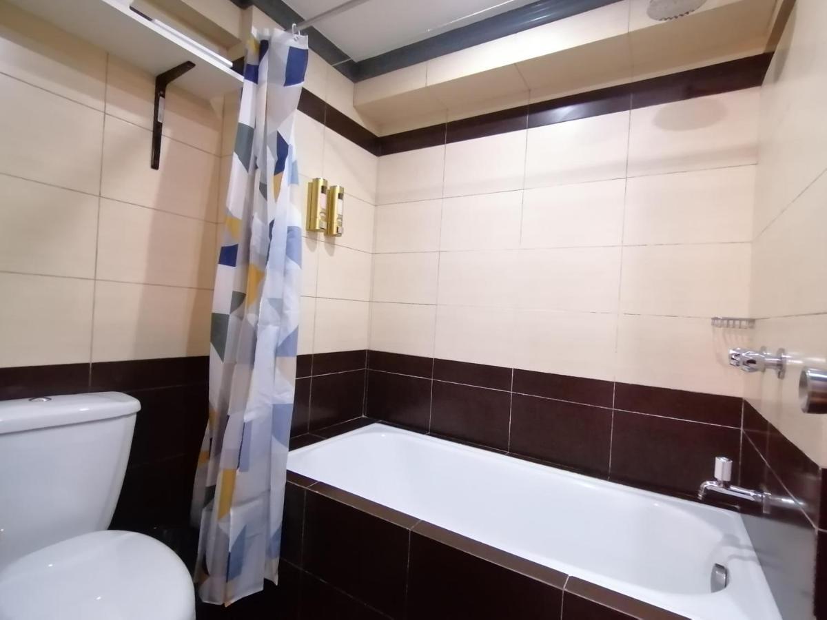 Condo Azur Suites E507 Near Airport, Netflix, Stylish, Cozy With Swimming Pool Мактан Екстериор снимка